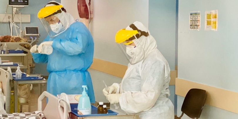 პირველი საუნივერსიტეტო კლინიკის მედპერსონალი