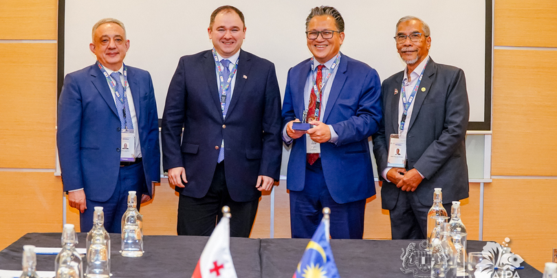 ნიკოლოზ სამხარაძე