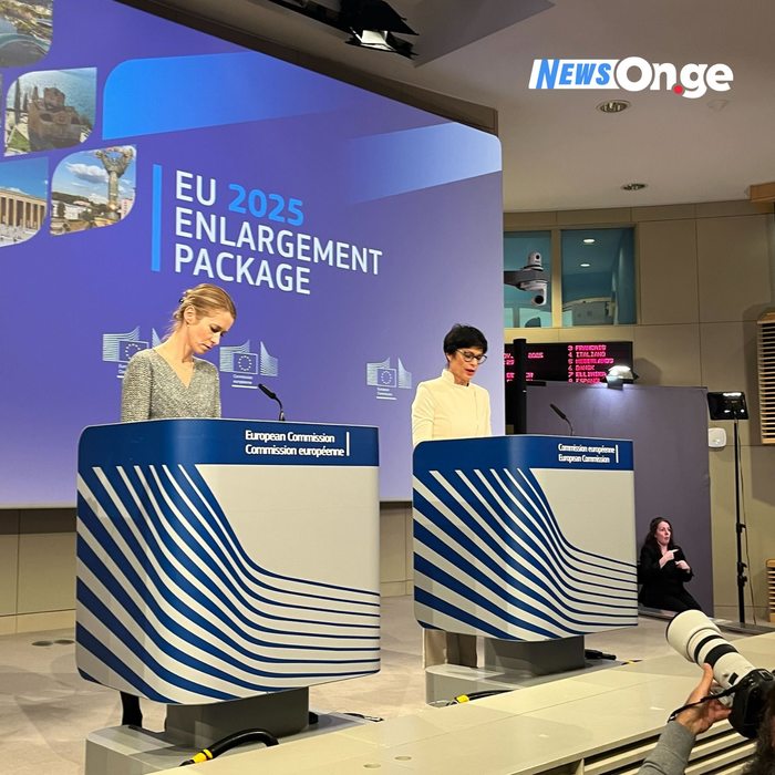 კაია კალასი და მარტა კოსი გაფართოების ანგარიშის წარდგენაზე