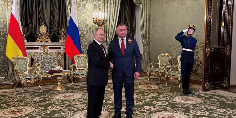 გაგლოევი და პუტინიi